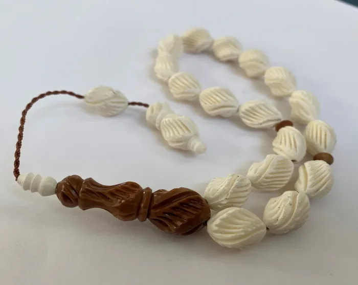 Tesbih 17lik Deve Kemigi (Camel Bone) – Arpa Kesim – 10×15 mm – Prayer Beads
